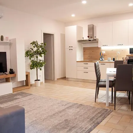 Borgo San Lorenzo Nyaraló